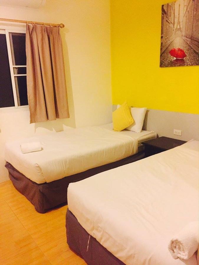 Room Hostel Thalang Exteriör bild